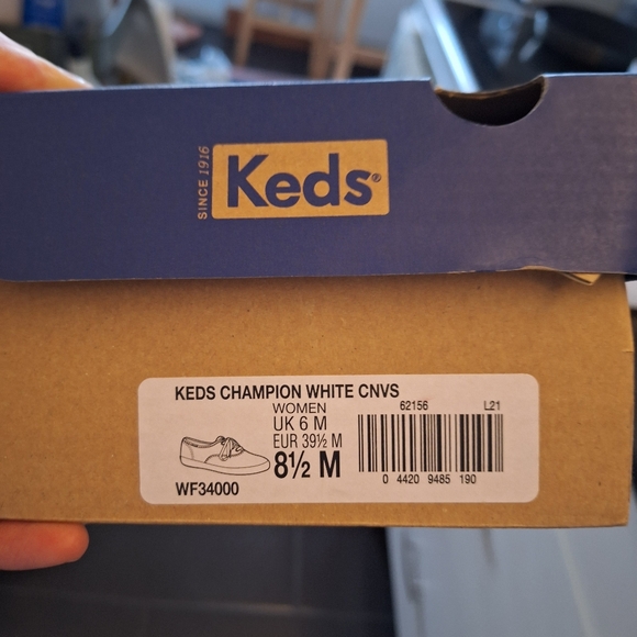 NIB Keds white Champion white canvas shoes - Picture 2 of 2